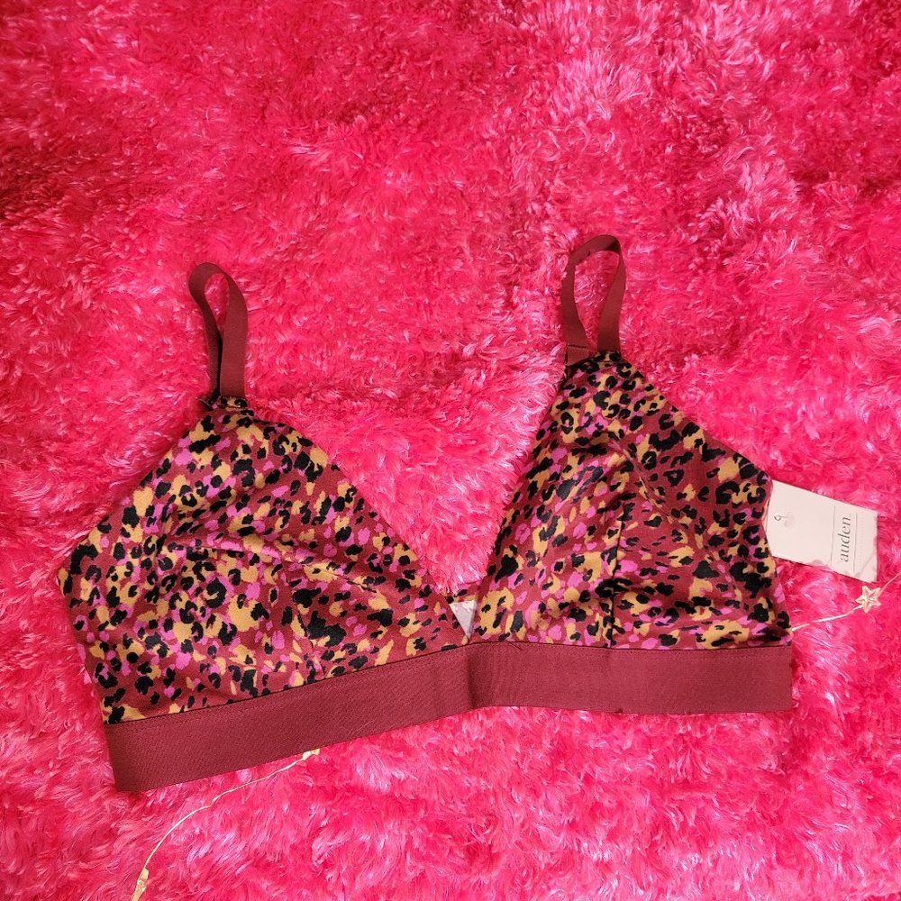 ❤️‍🔥 (2 for $8, 3 for $11, 4 for $14)!
 NWT Sports Bra; Red Animal Print